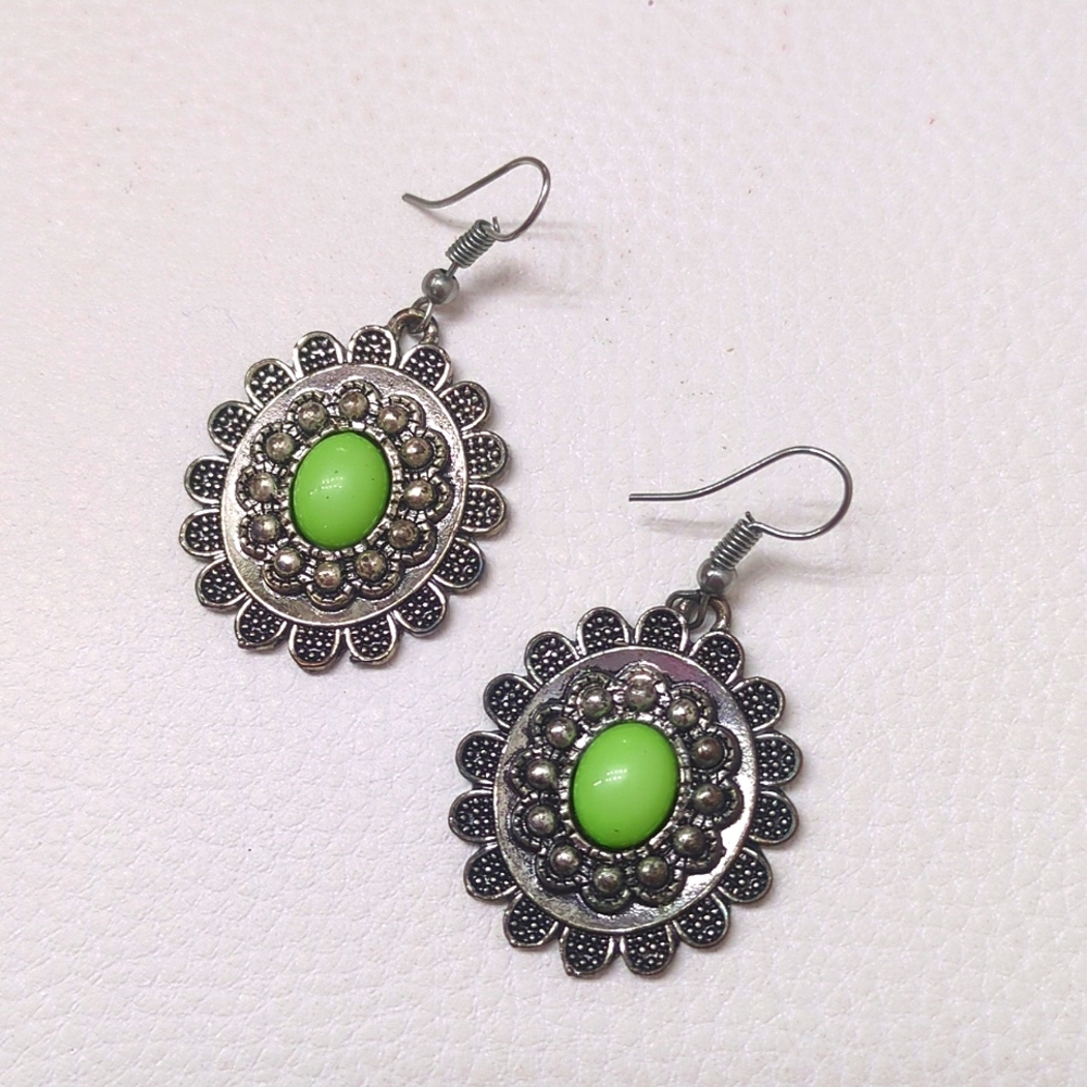 Vintage Style Summer Green Stone Oval Silver Earrings
